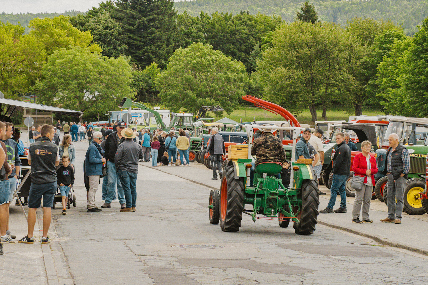 Historische Technik begeistert Besucher beim Unimog- und Traktorentreffen in Beerfelden